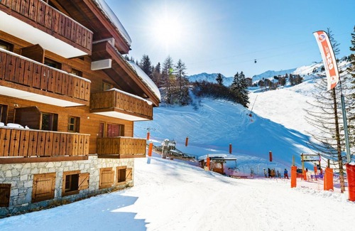 Plagne 1800 Apartment | 30m from ski slopes, swimming pool, tv, ski locker, 40m², La Plagne