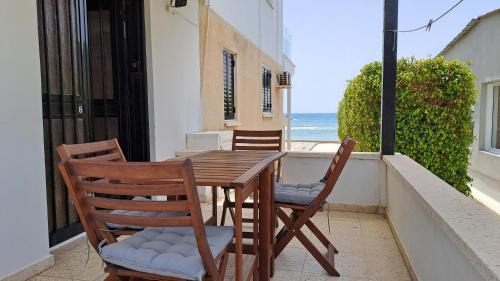 Oroklini Apartment | 30meters from the sea apartment in Larnaca