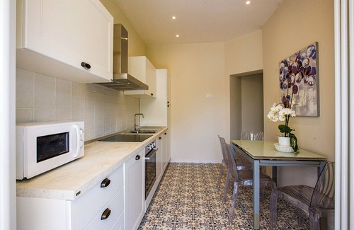 Intra Apartment | 3½-room apartment with pool and balcony in a sunny location