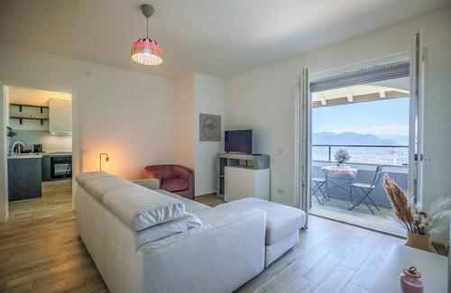 Levo Apartment | 3½-room corner apartment with 2 balconies and wonderful lake view