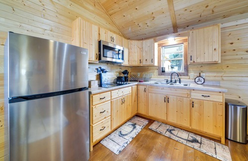 La Grange Cabin | 31 Mi to Louisville: Cabin on 235 Acres!