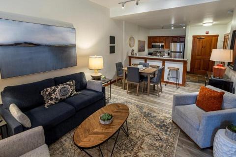 Snowbird Apartment | 3106- One Bedroom Den Deluxe Powderhorn Lodge Hotel Room