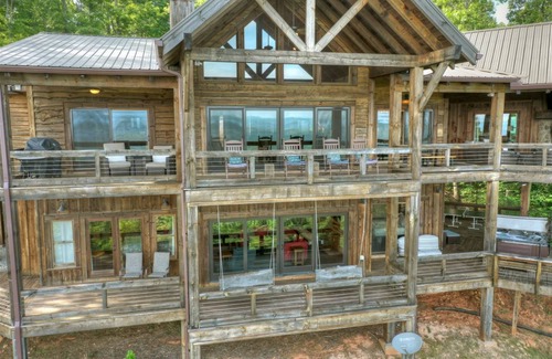 Mineral Bluff Cabin | 313 m² Cabin ∙ 4 bedrooms ∙ 10 guests