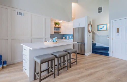 Delavan Lake Condo | 315 - Two Bedroom Lake View Condo Suite