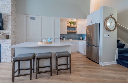 Delavan Lake Condo | 315 - Two Bedroom Lake View Condo Suite