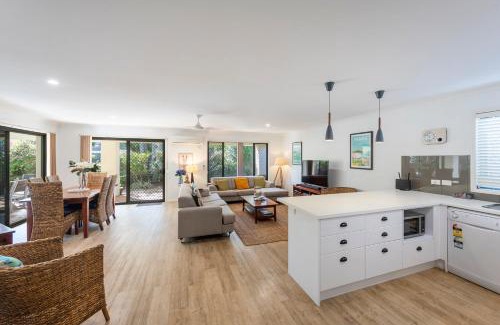Yamba House | 32 Beachside - LJHooker Yamba