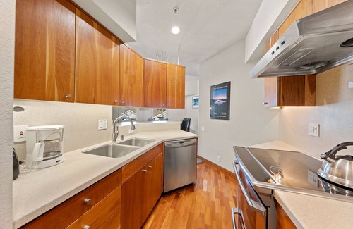 Olympic Valley Condo | 321 | Luxe Top Floor 1BD - A/C, Pool & Kitchen