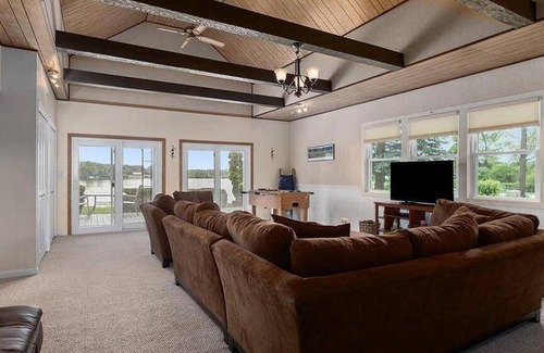 Newaygo House | 325 m² House ∙ 5 bedrooms ∙ 21 guests