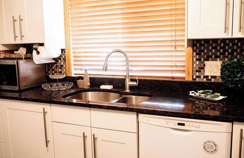 Fairlawn Heights House | 327 · Winter Retreat - 6BR, All age friendly