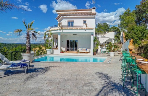 Sant Pere de Ribes Villa | 328 m² Villa ∙ 5 bedrooms ∙ 10 guests