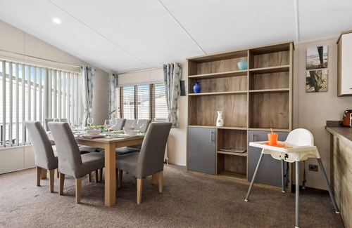 Pevensey Ski Chalet | 33 Beach Retreat Lodge Pevensey Bay Holiday Park