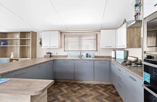 Pevensey Ski Chalet | 33 Beach Retreat Lodge Pevensey Bay Holiday Park