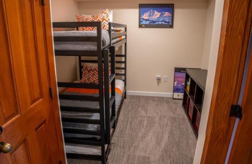 Snowbird Apartment | 3315 - One Bedroom Den Deluxe Powderhorn Lodge condo