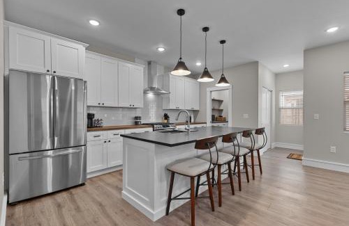 The Gate House | 3325 Bright Urban Comfort