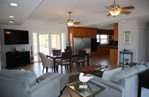 Sugarloaf Shores House | 3400 m² House ∙ 5 bedrooms ∙ 10 guests