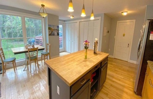 Canton House | 3400 SQ FT House minutes from SLU able to sleep 12 guests