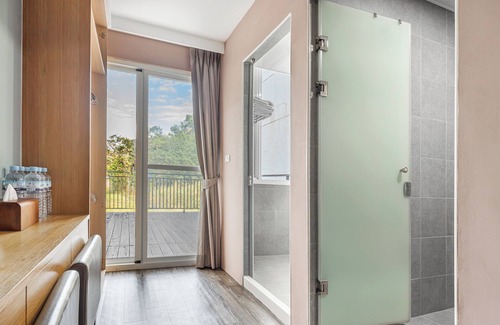 Big Beach Bed & Breakfast | 35.5 inn