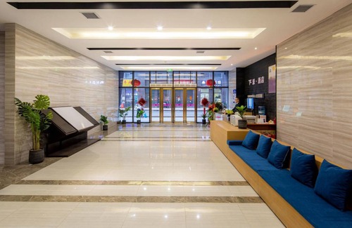 Lianhu Hotel | 35 m² Hotel ∙ 6 bedrooms ∙ 4 guests