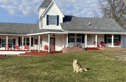 Palmyra House | 35 min to Louisville, 45 to Churchill Downs. Indoor Basketball court.
