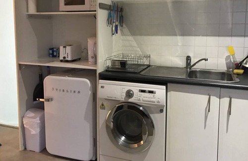 Gungahlin Apartment | 35-Modern &Central Hotelstyle Apartment, FREE WiFi central location