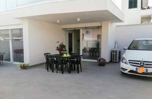Santa Maria di Leuca House | 350 m from the sea detached apartment, large outdoor space with parking space