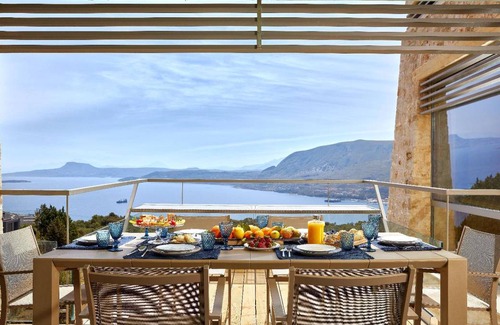 Chania House | 350 m² House ∙ 6 bedrooms ∙ 12 guests