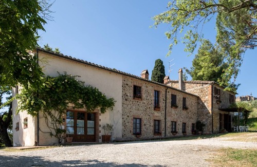 Contignano Villa | 350 m² Villa ∙ 10 bedrooms ∙ 21 guests