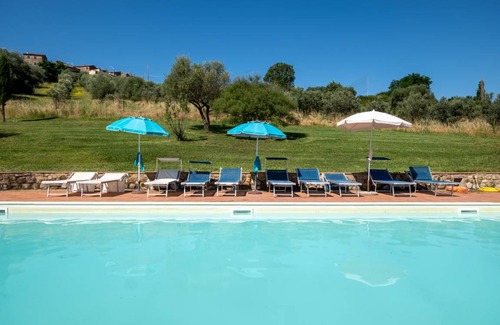Contignano Villa | 350 m² Villa ∙ 10 bedrooms ∙ 21 guests