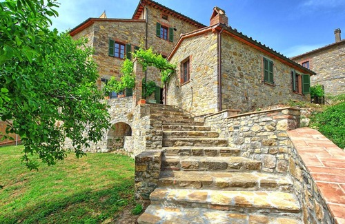 Montegiove Villa | 350 m² Villa ∙ 6 bedrooms ∙ 12 guests