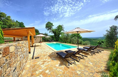 Montegiove Villa | 350 m² Villa ∙ 6 bedrooms ∙ 12 guests