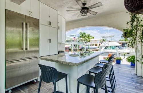 Twin Lakes Apartment | 350A Waterfront Oasis with hot tub