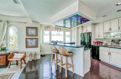 Twin Lakes Apartment | 350A Waterfront Oasis with hot tub