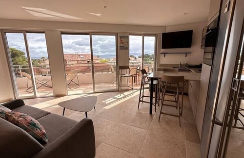 Boulouris-sur-Mer Apartment | 35m2 Sea View Flat with 20 m2 Terrace