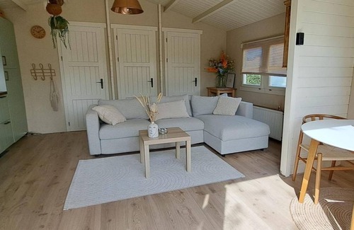 Hoek van Holland Ski Chalet | 36 m² Chalet ∙ 1 bedroom ∙ 2 guests