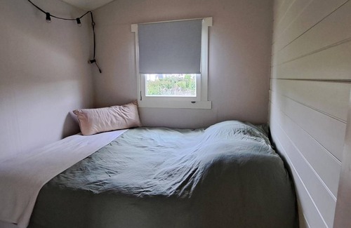Hoek van Holland Ski Chalet | 36 m² Chalet ∙ 1 bedroom ∙ 2 guests
