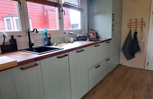 Hoek van Holland Ski Chalet | 36 m² Chalet ∙ 1 bedroom ∙ 2 guests
