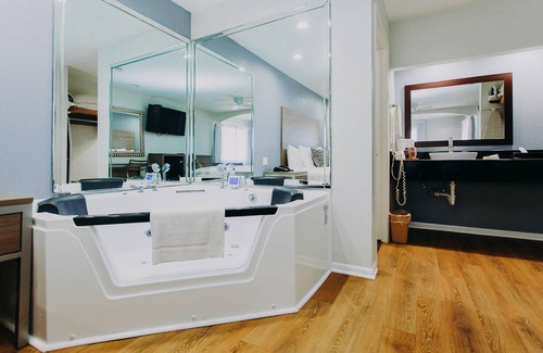 Clear Lake Shores Hotel | 36 m² Motel ∙ 127 guests