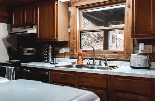 Purlear Cabin | 36 North | Blueberry Hideaway Cabin | Hot Tub