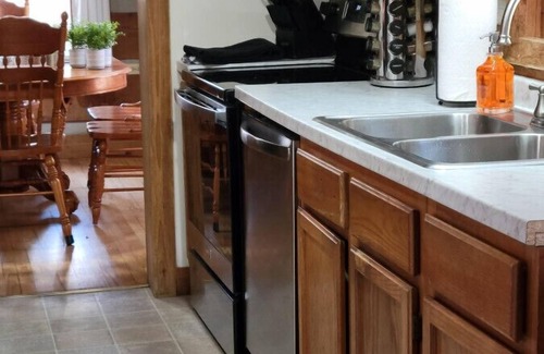 Purlear Cabin | 36 North | Blueberry Hideaway Cabin | Hot Tub