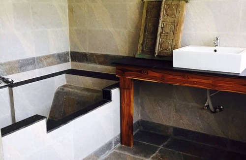 Kuzhuppilly Hotel | 36 Palms Boutique Retreat