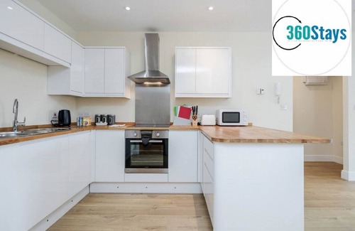 Maidenhead Apartment | 360 MH Victoria Hse 03 - Luxury 2 Bedroom Apt. 03 with Parking