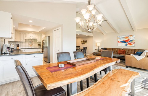 Uptown Sedona House | 360 Views, Gorgeous Furniture, Deck Dining & Sunsets!