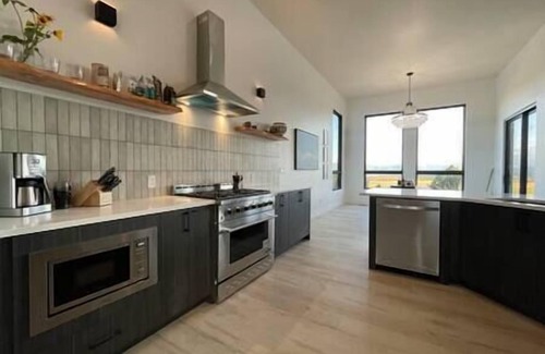 Nathrop House | 360 views & Private Hot Tub, Near the Hot Springs