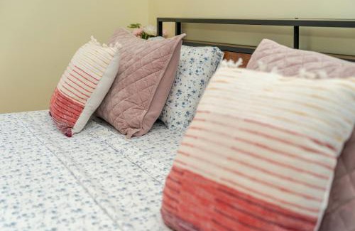Quincy Apartment | 37 - 3BR Quincy - Cozy Townhouse near Adams Park