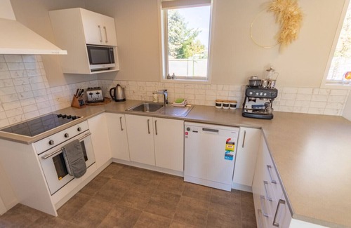 Twizel House | #39 StylishSanctuary · Stylish Holiday Sanctuary - FREE WIFI