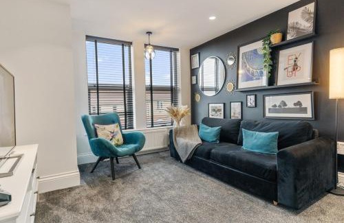 Roundhay Apartment | 3a Roman View, beautifully appointed apartment in Roundhay, sleeps up to 6, bedrooms with en suite bathrooms, EV charging