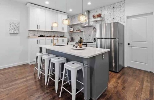 Pittsburgh House | 3B Family Downtown Suite