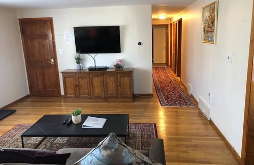 Waltham Apartment | 3bd/1ba apartment with parking 2037