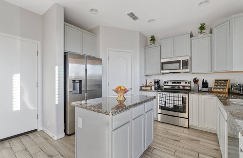 South Mountain House | 3bd 2.5ba home, family-friendly, 10min to PHX airport, hiking, games, king bed!