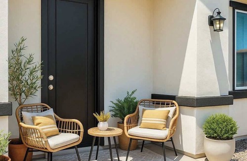 Glendale Apartment | 3Bd | 2 Bath | Free parking | 70"Smart TV